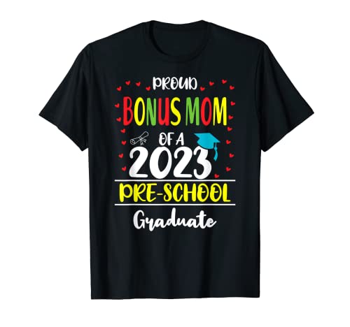 Divertida bonificación orgullosa mamá de una clase de graduado de preescolar 2023 Camiseta