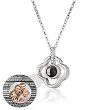 Projektionsansicht: Methode 1: Öffnen Sie die Kamera-Software für Mobiltelefone, richten Sie die konvexe Oberfläche des Anhängers mit dem Objektiv des Mobiltelefons aus und zeigen Sie den Inhalt auf dem Bildschirm des Mobiltelefons an. Methode 2: Schalten Sie die Taschenlampenfunktion des Mobiltelefons ein und richten Sie die mikroskulpturierte Oberfläche des Anhängers an der Taschenlampe des Mobiltelefons aus. Es wird empfohlen, Licht und Schatten auf den schwarzen Hintergrund zu projizieren.