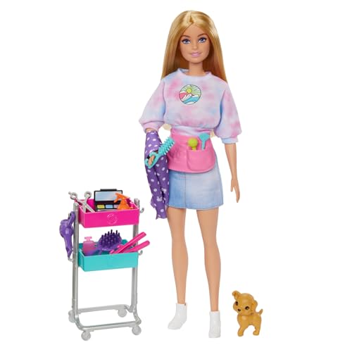 Barbie Coisa de dois malbu estilo boneca loira com acessórios de cabeleireiro e maquilhagem, brinquedo + 3 anos (Mattel HNK95)