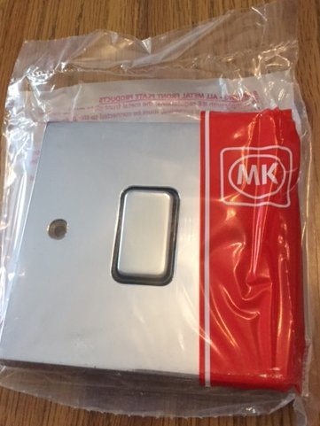 Mk Alloy Light/Black Mk K5371 Poc B Alloy 10A 1G Sp 2 Way Single Switch Insert - Polished Chrome