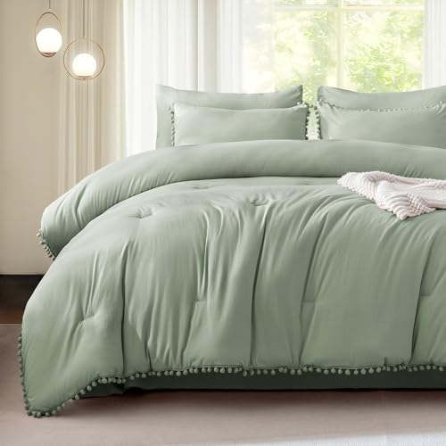 Litanika - Juego de edredón de tamaño matrimonial, color verde salvia, 3 piezas, con pompones bohemios, para todas las estaciones, color sólido (1 edredón...