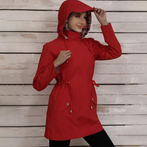 Veste de randonnée femme protégeant du vent lors de vos marches