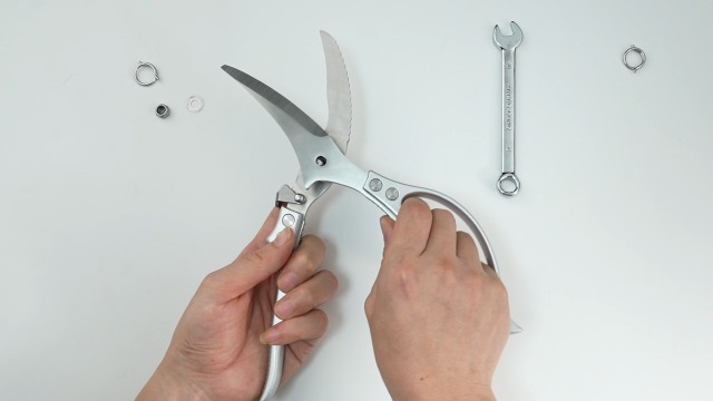 MAD SHARK Heavy Duty Poultry Shears, Kitchen Shears with Non-Slip Handle & Safety Lock, All Purpose Kitchen Scissors for Chicken, Meat Cutting, Turkey, Fish, Vegetables, Spring Loaded, Dishwasher Safe