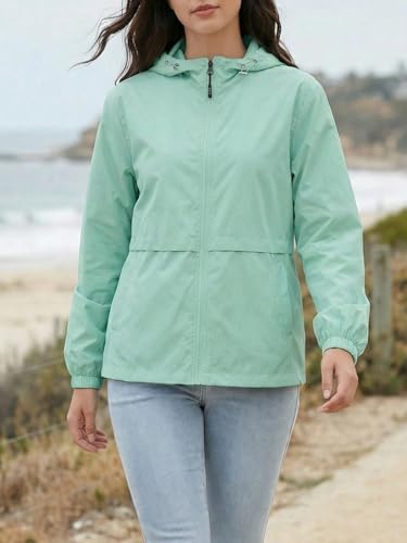 Chaqueta cortavientos mujer impermeable y funcional con capucha 4