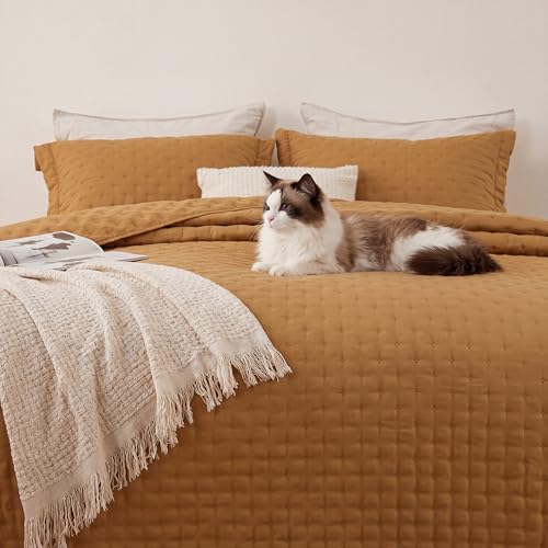 Image of Bedsure Quilts Queen Size - Honey Ginger Bedspread Queen Size & Lightweight Comforter, Boho Coverlet with Clover Pattern, Ultra Soft All-Season Bedding, 90 x 96 Inches