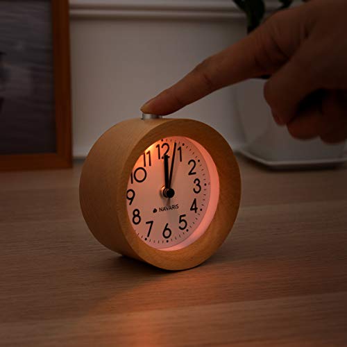 Navaris Analogue Wood Alarm Clock - Retro Round Wooden Table Clock with Snooze Function and Clock Face Alarm Light - Natural Wood in Light Brown
