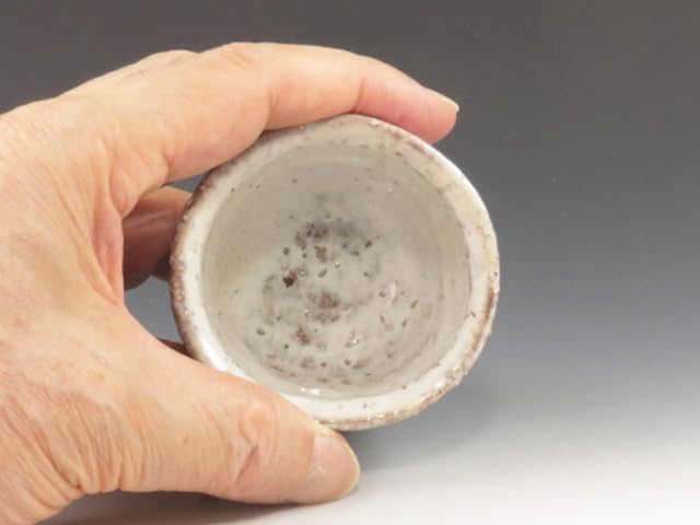 萩焼（山口県） 古畑窯 酒器 ぐい呑 藁灰釉掛け 6HAG0122 窯元木箱（