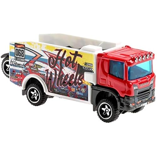 Hot Wheels Track Fleet, 1:64 Scale Die-Cast Toy Vehicle, Combined Cab & Trailer that Works on Tracks (Styles May Vary)