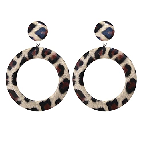 Pendientes de leopardo ligeros con tachuelas y aro de cuero PU