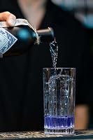 The Illusionist Masquerade Alc. Free | Die Alkoholfreie Alternative mit Farbwechsel | Von den Machern des Illusionist Dry Gin | Akazienblüten, Zitronengras, Piment | Zuckerfrei | Vegan | 500ml – Ansicht 3