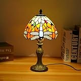 Design unico: questa lampada da tavolo in vetro colorato fonde arte senza tempo con funzionalità moderne, creando una lampada da tavolo che non perde mai il suo splendore. La splendida lavorazione del vetro è semplicemente impareggiabile, aggiungendo un'atmosfera favolosa e un fascino infinito alla vostra casa quando è accesa. Nota: i paralumi appaiono più scuri quando sono spenti
