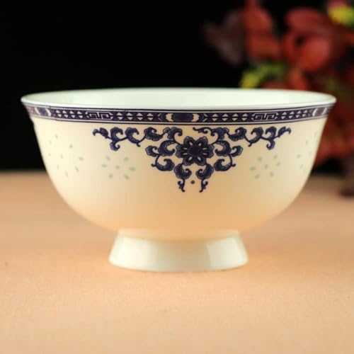 Bols en céramique de style chinois pour un authentique repas de riz