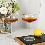Photo Gallery ysnn set di 4 bicchieri da martini vintage in cristallo soffiato a mano con bordo dorato di alta qualità, bicchieri da cocktail per bar, cosmopolitan, manhattan, daiquiri, champagne party, 266 ml Photo Gallery ysnn set di 4 bicchieri da martini vintage in cristallo soffiato a mano con bordo dorato di alta qualità, bicchieri da cocktail per bar, cosmopolitan, manhattan, daiquiri, champagne party, 266 ml