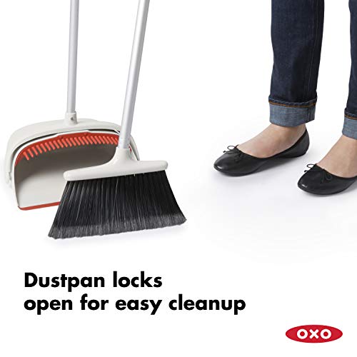 Kehrgarnitur OXO Good Grips Large Sweep Set mit verlängerbarem Besen