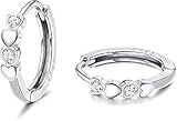 💞 2 PAARE REIFENOHRRINGE - Die hübschen Sterlingsilber-Huggie-Ohrringe passen für Standard-Ohrläppchen und können auch in einem zweiten Loch getragen werden. Das süße Cluster-Hollow-Herz und das Charm-Zirkonia-Herz, 2 verschiedene Designs, passen gut zu allem in Ihrem Kleiderschrank, machen Sie attraktiver und Sie werden viele Komplimente bekommen.