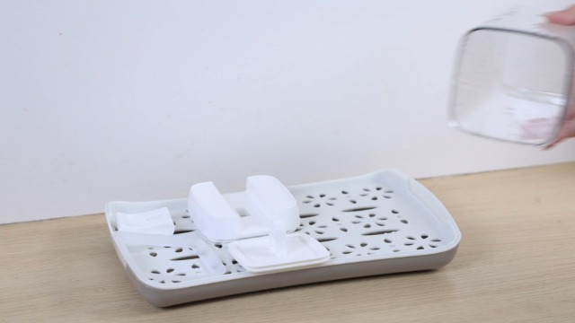 Vtopmart Airtight Food Storage Containers, 7 Pieces BPA Free Plastic Cereal Organizer Canisters with Easy Lock Lids, for Kitchen Pantry Organization, 24 Labels, White