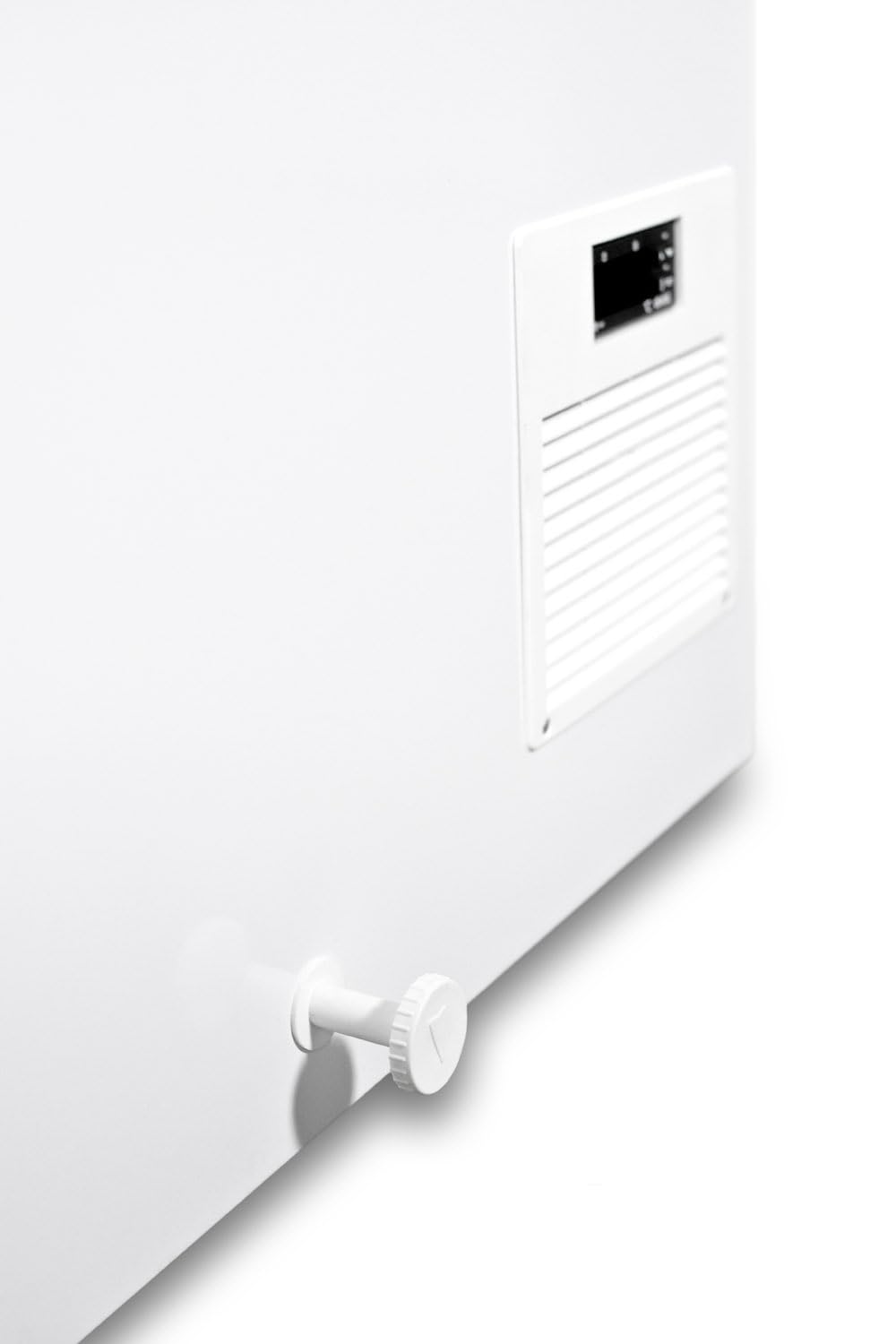 Summit EL51LT Chest Freezer, White on Fridge.com