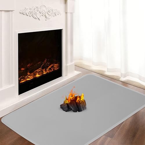 【Piastra protettiva dalle scintille con spessore di 1 mm】Questa protezione antincendio con uno spessore di soli 1 mm si adatta perfettamente sotto la maggior parte dei caminetti e stufe a legna di marche europee. Nota: Ottimo per bloccare le scintille del carbone, ma per scopi decorativi si prega di scegliere supporti più spessi e eleganti