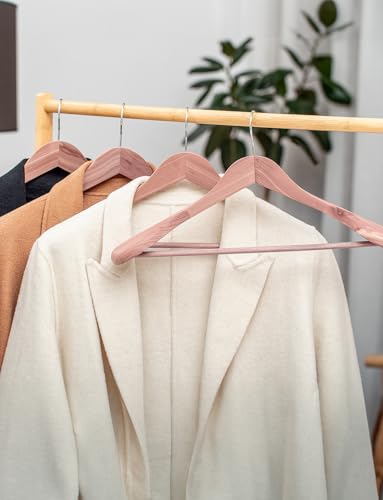 StorageWorks Holzbügel 6er-Pack, extrabreite Schulter-Holzgalgenbügel für Mäntel, Hemden, Jacken, Hosen, Anzüge, helles Walnussbraun