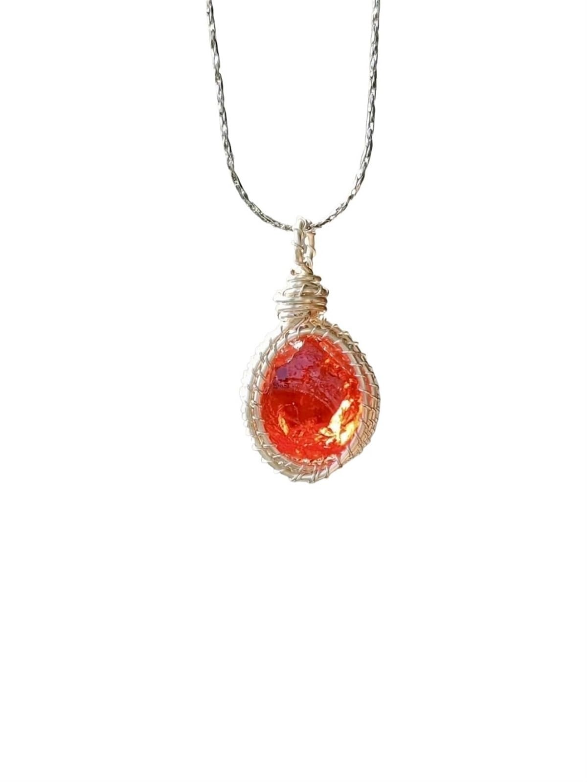 Collier cadeau femme élégant avec sa gemme naturelle orange pour un anniversaire inoubliable