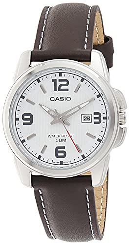 Montre femme bracelet cuir brun Casio indispensable pour parfaire un style classique