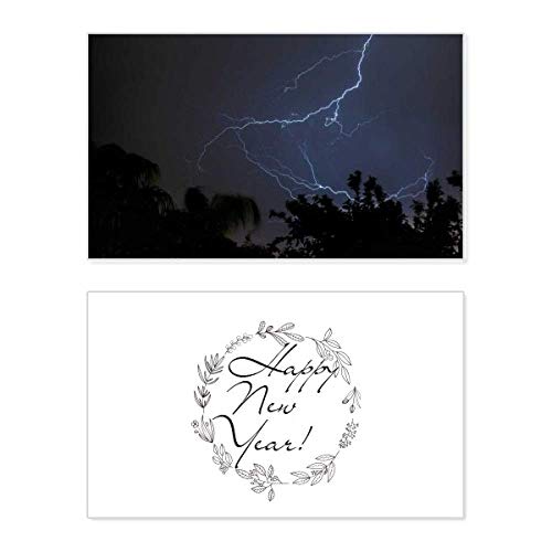 Tarjeta conmemorativa de Año Nuevo: paisaje natural de ciencia forestal oscura