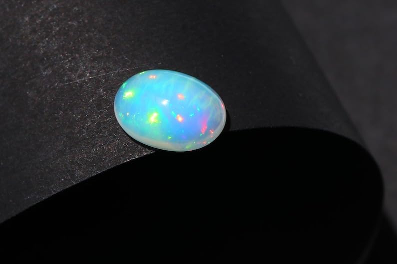 Cabochon d'opale éthiopienne AAA gemme naturelle multi feu unique pour haute joaillerie