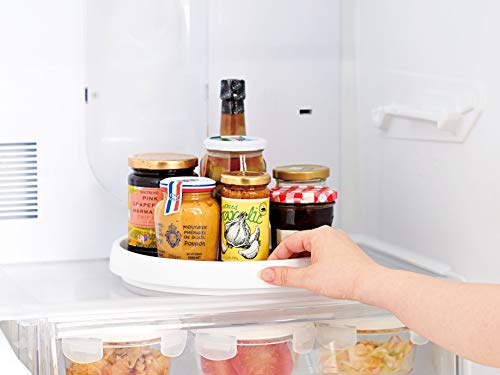 くるくる回転させることができるので、入れたモノを取り出しやすく、裏面には滑り止めもついているので、回しても倒れにくい設計で安心です。