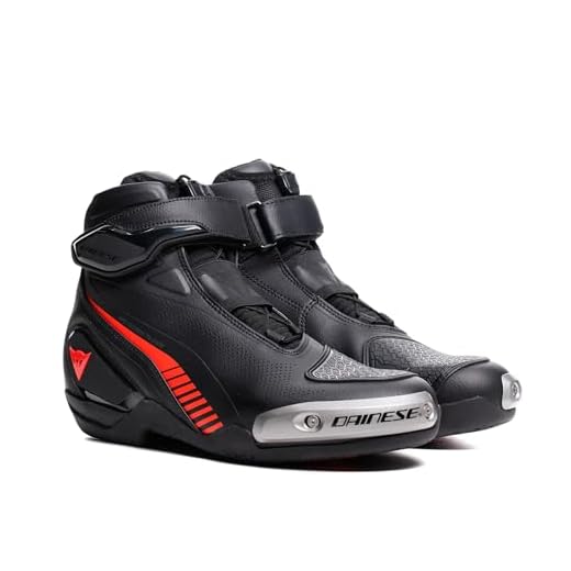 Dainese - Superya Shoes, Scarpe da Moto Ventilate, Uomo, Nero/Rosso-Fluo, 43