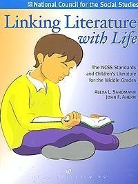 Paperback Linking Literature With Life: The Ncss Standards and Childrens Literature for the Middle Grades Book
