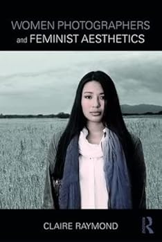 Paperback Women Photographers and Feminist Aesthetics Book