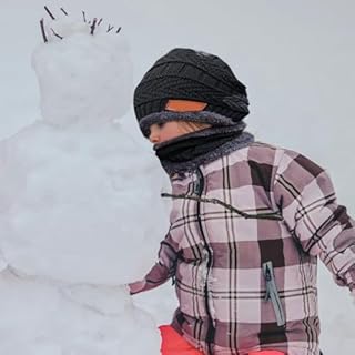 XNIVUIS 3 PCS Noir Garçons Ensemble Bonnet Écharpe Gant Ensemble Enfants Hiver Chaud Tricoté Bonnet Écharpe Polaire Tricoté Enfants Cache Cou Gants À Écran Tactile pour Garçons Filles 3-10 Ans (Noir)