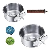 🐦Was Sie bekommen: Paket insgesamt haben 5 Stück Geschenke für Ihren Vogel, 2 Stück Vogelschale unterschiedlicher Größe, 1 Stück Papageienbarsch und 2 Rattankugeln. Drei Papageien-Fütterungsschalen können zum Halten von Futter und Wasser verwendet werden. Sie sind mit einer festen Klemmdose ausgestattet, die verhindert, dass Ihr Vogel versehentlich auf Futter- / Wasserschüssel kippt