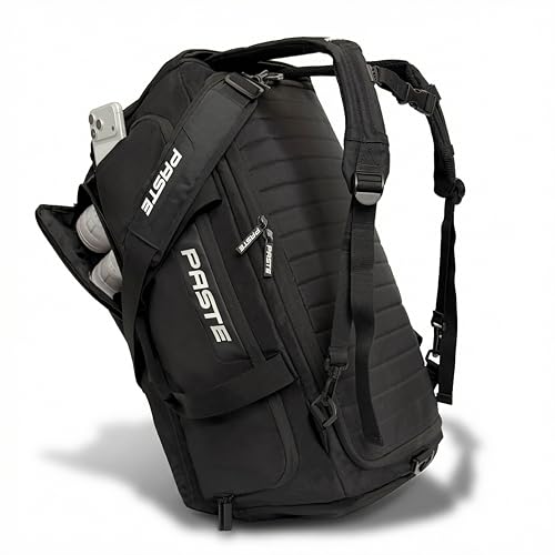 Borsa sportiva All in Pro (premium). La borsa sportiva e innovativa di PASTE convince con innumerevoli scomparti, una funzione zaino, uno scomparto per scarpe integrato e uno scomparto umido e uno scomparto termico per bevande e alimenti. Inoltre, la borsa da allenamento dispone di una tracolla imbottita, fessure di ventilazione olistiche per una generosa circolazione dell'aria e altri scomparti in rete per oggetti di valore.
