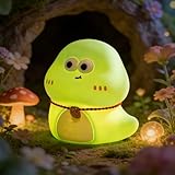 【Design Doux et Ludique】- Fabriquée en silicone souple, cette veilleuse kawaii tactile se malaxe et se manipule facilement, offrant une expérience sensorielle relaxante. Son design charmant représente un serpent aux formes arrondies, orné d’un collier porte-bonheur et d’une queue relevée. Ce modèle unique et mignon apporte une touche décorative originale à la chambre, tout en servant de veilleuse antireflet pour un éclairage doux.
