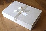 Yours To Keep Die Klassische Brautkleidbox AUFBEWAHRUNGSKASTEN (Fleur Design) 75 x 50 x 15 cm Hochzeitskleid aufbewahren, schützen, bewahren. Handgefertigt in Großbritannien. pH-neutrale Materialien