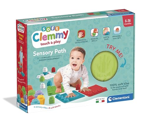 COSA CONTIENE: gioco Made in Italy realizzato con materiali morbidi, lavabili e atossici, sicuri da portare alla bocca, per bambine e bambini dai 10 ai 36 mesi; contiene 4 tappetini e 8 mattoncini colorati