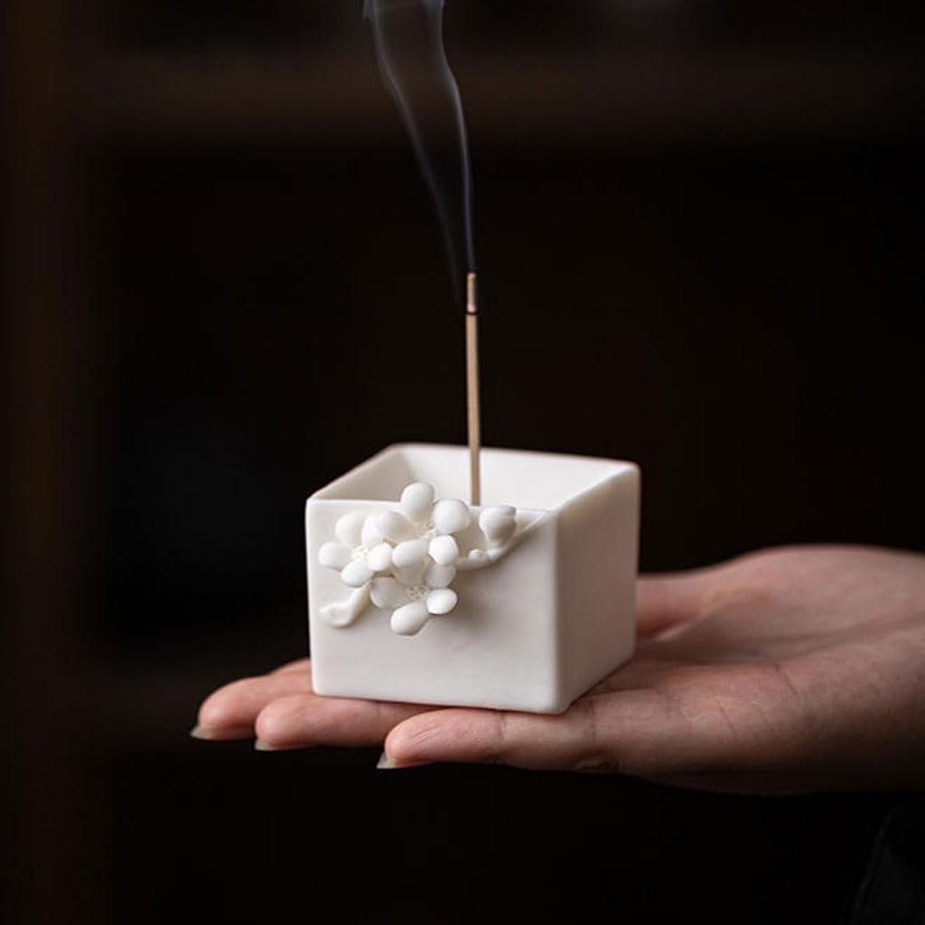 NEBE Conos de Incienso Quemador De Incienso Artesanal con Forma Flor Ciruelo, Un Pequeño Adorno Porcelana Blanca For Uso Doméstico En Mesas Té Interior Quemador de Incienso