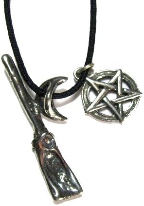 Besom escoba de la bruja peltre colgante sobre Corded Collar, Wicca Collection