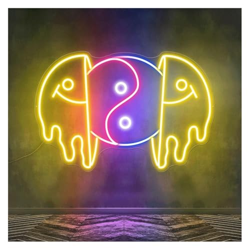 Lampe au néon visage souriant déformé pour rompre la monotonie d'un mur blanc