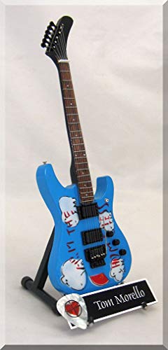 TOM MORELLO Guitare Miniature AUDIOSLAVE avec médiator - Les Beatles, Paul McCartney, John Lennon, RIngo Starr, George Harrison TOM MORELLO Guitare Miniature AUDIOSLAVE avec médiator
