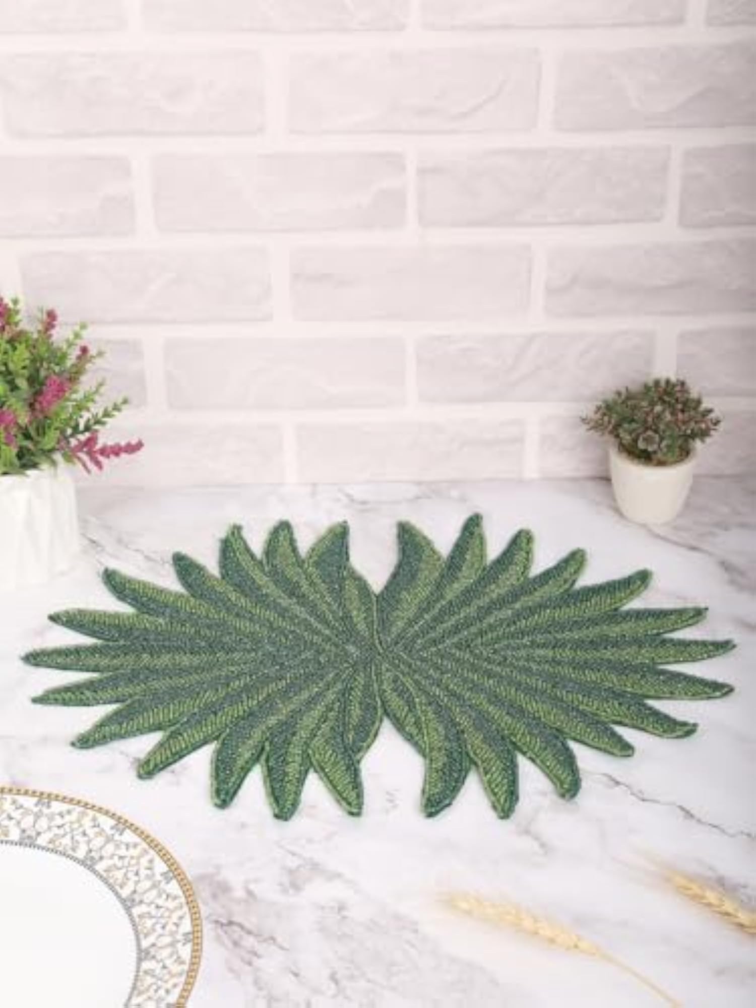 Beaded Design Green Leaf Pattern Polyester Placemats