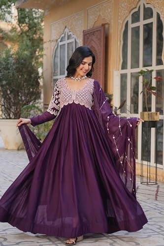 Robe Anarkali grande taille fluide masquant les formes pour cérémonie - 7