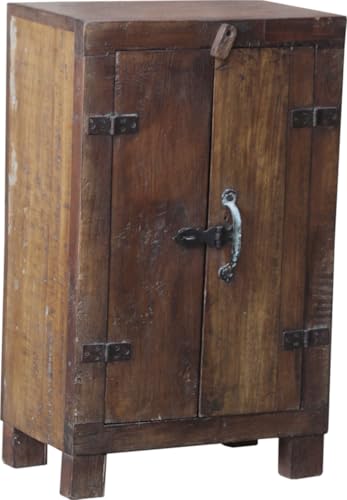 Come materiale di base sono stati utilizzati elementi in legno riciclati, in parte storici