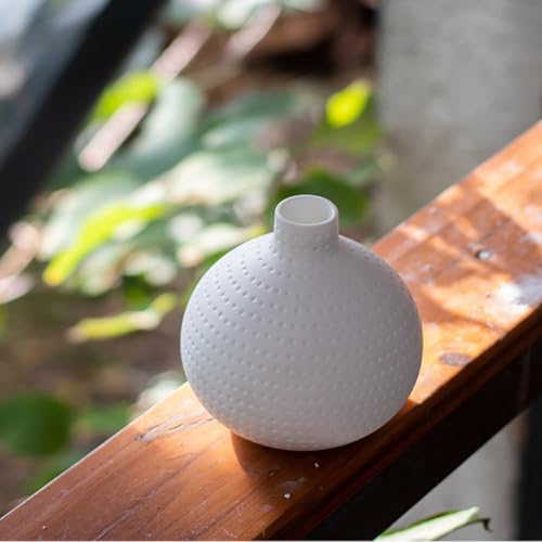 Vase en céramique blanche stable pour embellir un espace vide - 5