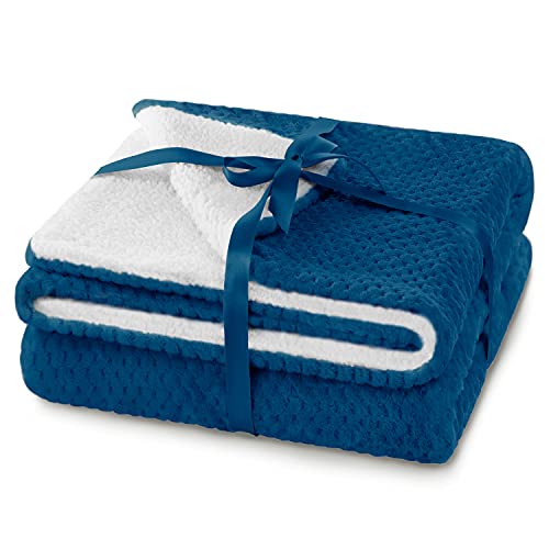 AmeliaHome Kuscheldecke 70x150 cm zarte Steppung Sherpa Lammfelloptik Wohndecke Shleepy Indigo