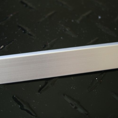 Image of M-D Building Products 62125 3 /4 in. x 3 /4 in. x 1 /16 in. x 96 in. Anodized Aluminum Angle Shape