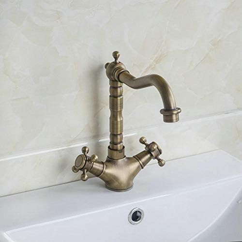 Robinet mitigeur monté sur le pont pour réparer les fuites du lavabo