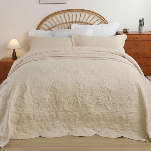 Image of EVENHUG Oversized King Quilt California King Size Lightweight Bedding Set Reversible Bedspread Coverlets for All Seasons 3 Piece (Beige 120 inchx128 inch)