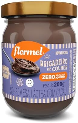 Pote de vidro de Brigadeiro de Colher Flormel Zero Açúcar 200g com tampa dourada, com uma colher mostrando a textura cremosa do brigadeiro.